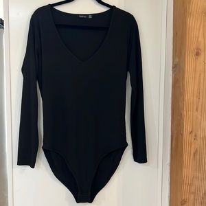Black long sleeve bodysuit size is 14